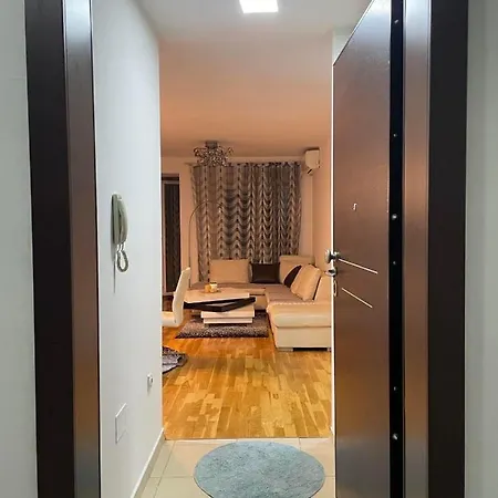 The Urban Abode Апартаменты Скопье