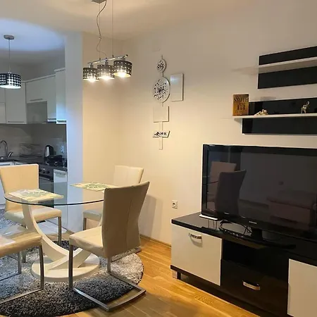 Апартаменты The Urban Abode