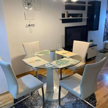 Апартаменты The Urban Abode *